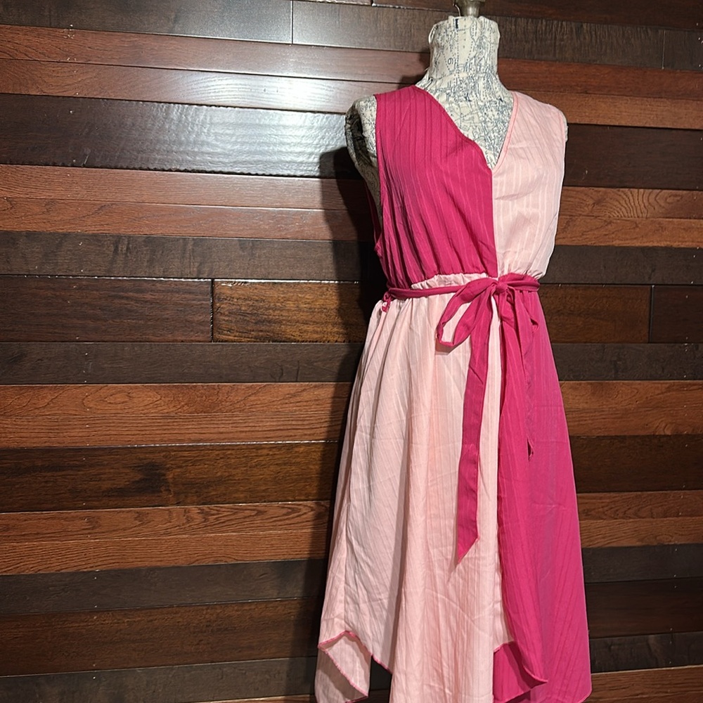 No Brand Tag Two-Tone Pink Sleeveless Dress - Picture 2 of 9